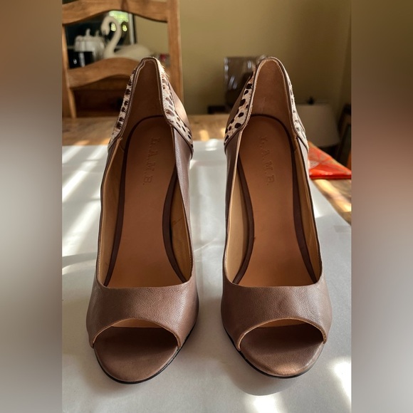 VTG Deadstock L.A.M.B Dora Brown Leather and Leopard Print Peep-Toe Heels Sz 9.5 - Picture 1 of 16